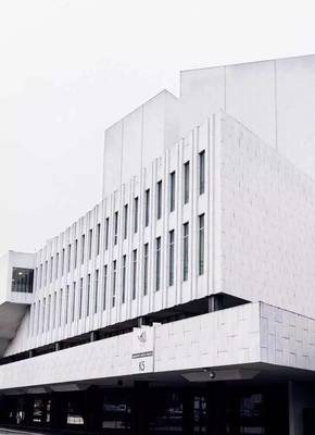 身兼建筑師、家具制作者、城市規(guī)劃者、雕塑師和畫家多重身份,他究竟干了 .